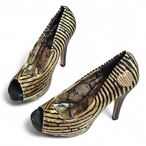 New in Box Iron Fist Ladies Hands Off Peeptoe  Platform Gold Heels Sz 5 - Picture 1 of 13